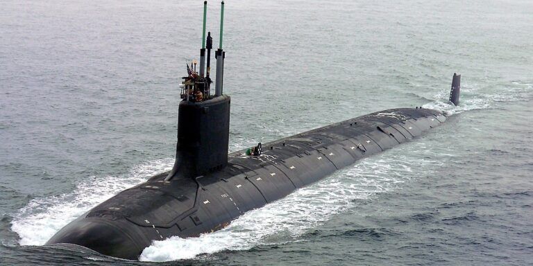 1200px-US_Navy_040730-N-1234E-002_PCU_Virginia_(SSN_774)_returns_to_the_General_Dynamics_Electric_Boat_shipyard